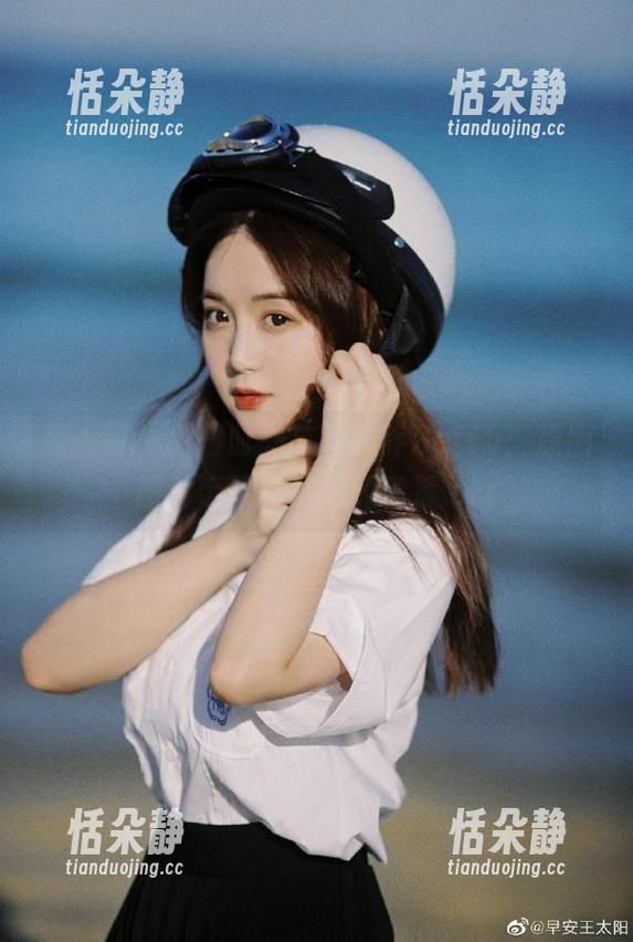 秀人网 - 夏日时光与周思乔Betty：原图图片带给你视觉的清凉.txt