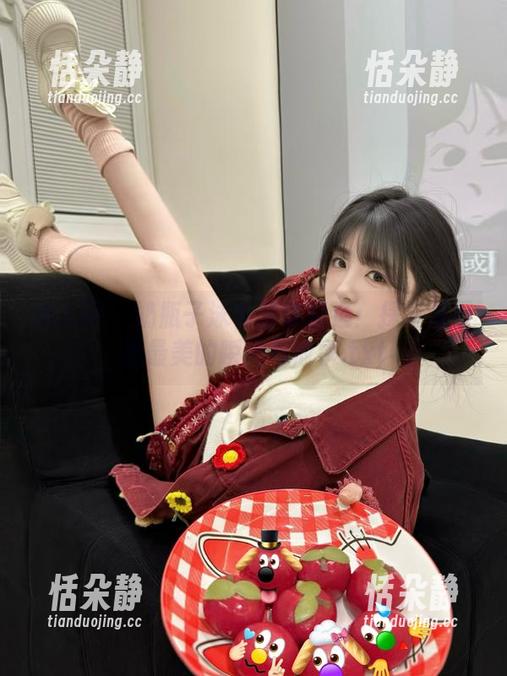 秀人网 - 奶瓶子泳衣图集精选：探寻夏日里最美的瞬间与故事.txt
