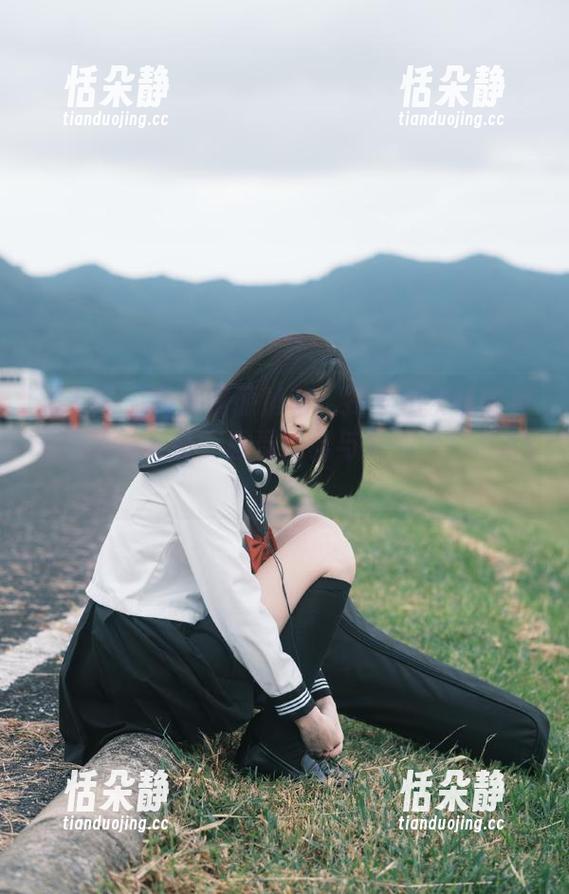 秀人网 - 高清资源推荐：探索奶茶味的包子的丝袜写真，感受优雅与妩媚的结合.txt