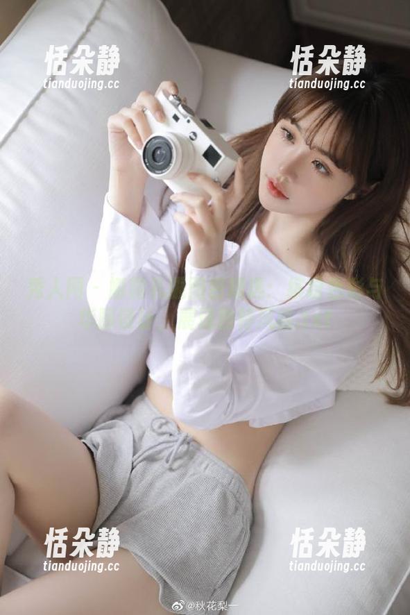 秀人网 - 娜露礼服图包精选：缤纷色彩与华丽设计，展现独特风格.txt