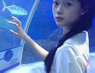 秀人网 – 精致生活与职业装的碰撞，安琪Yee高清写真集来袭.txt
