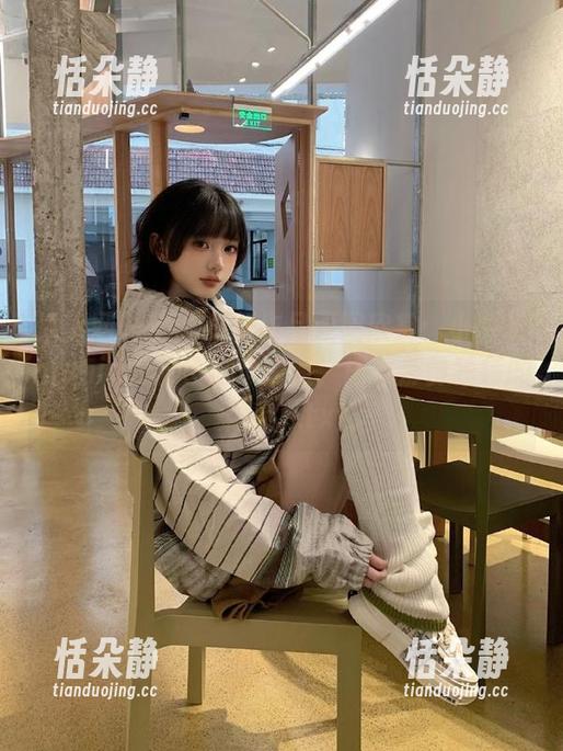 秀人网 - 最新原创作品原图欣赏：小薯条nienie的粉色幻想之旅，感受那份独特的柔情。.txt