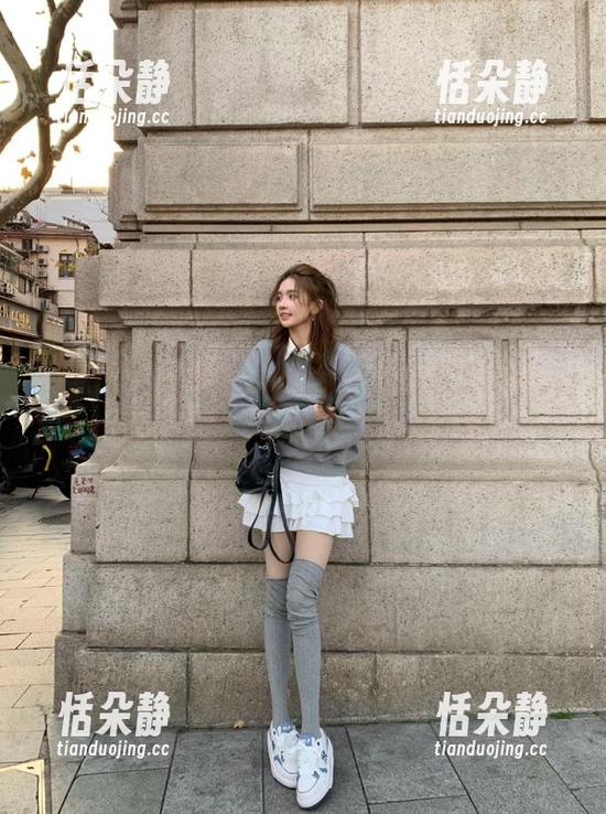 秀人网 - 小蛮妖_honey白色高清影像，展现少女心的甜美与幻想.txt