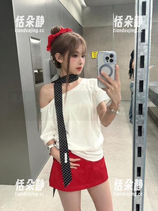 秀人网 - 尽情释放能量，尹甜甜运动高清壁纸给你满满正能量！.txt