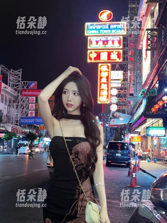 秀人网 - 悦悦姐的泳池写真全套：每一帧都散发着自信与优雅的气息！.txt
