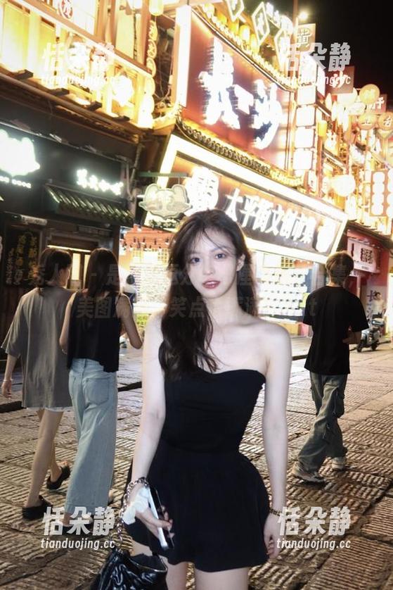 秀人网 - 是小逗逗分享巴厘岛旅拍合集，美图满满，笑点也满满！.txt