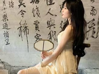 秀人网 – 在线畅游晚苏susu的比基尼图集，体验热情与时尚交汇的美感！.txt