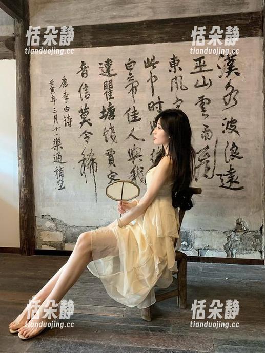 秀人网 - 在线畅游晚苏susu的比基尼图集，体验热情与时尚交汇的美感！.txt