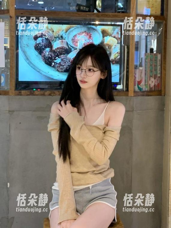 秀人网 - 智恩baby的夏天写真：一场让壁纸羡慕嫉妒恨的视觉盛宴！.txt