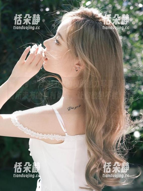 秀人网-月夕Lily 秀人网 - 月夕Lily的校服魅力写真,带来前所未有的福利体验,让你欲罢不能!.txt