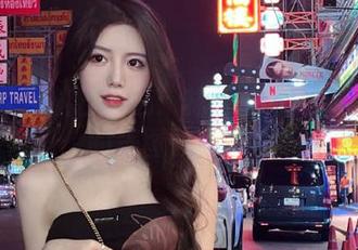 秀人网 – 秋日鬼魅：林乐一万圣节写真中的美图故事.txt