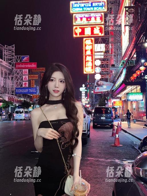秀人网 - 秋日鬼魅：林乐一万圣节写真中的美图故事.txt