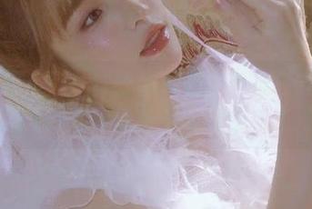 秀人网 – 不一样的林月月：丝袜写真集中的原图让你重新定义美丽！.txt