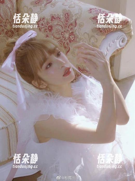 秀人网 - 不一样的林月月：丝袜写真集中的原图让你重新定义美丽！.txt