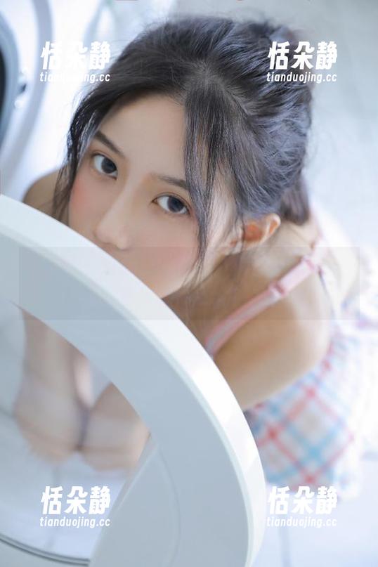 秀人网 - 爱酱里全新镂空套图最新上线，诠释青春与活力的完美结合.txt