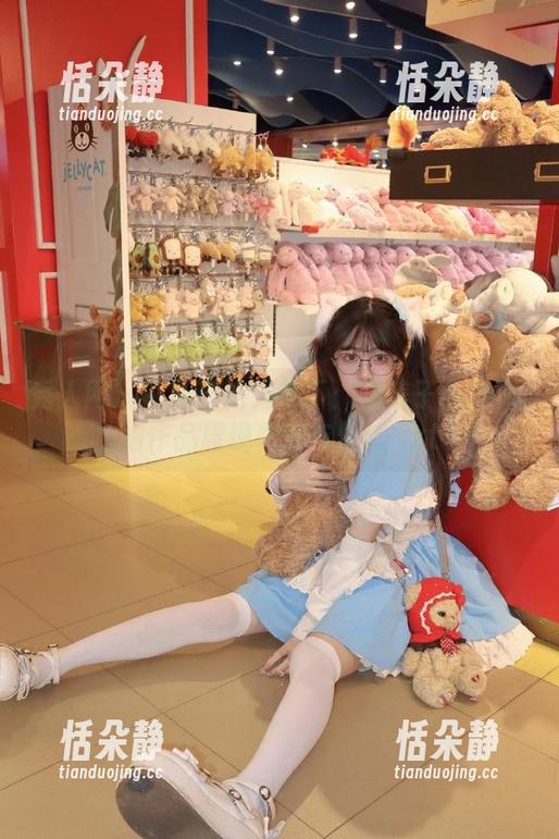 秀人网 - 在天使的光辉下：糯美子mini私拍作品展现真实与幻想.txt