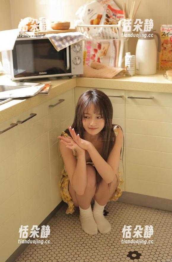 秀人网-糯美子mini 秀人网 - 糯美子mini连衣裙写真:美图里的每一缕轻盈与温柔.txt