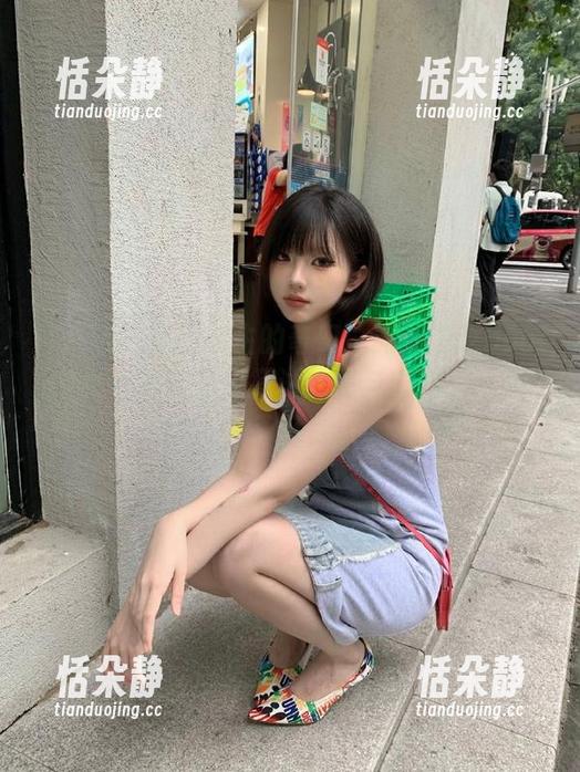 秀人网 - 草间弥生的奇幻之旅：芝芝booty修女写真作品集探讨人生与艺术的交汇.txt