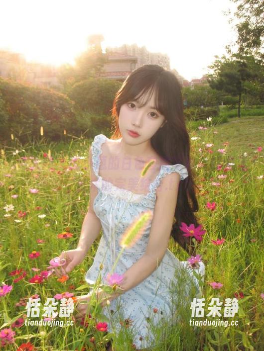秀人网 - 谢小蒽的白色套图写真，时尚与艺术的完美结合.txt