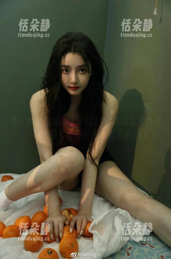秀人网 - 探索阿乖Kiddo的高清写真世界，棉袜的灵动与自在尽显无遗.txt