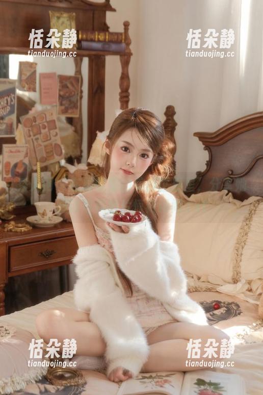 秀人网 - 在顾楚楚的美脚世界里，分享她最新写真图片惊艳瞬间.txt