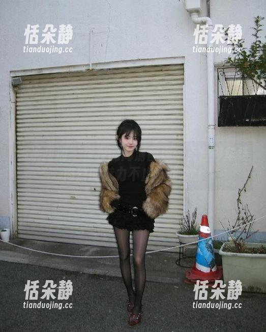 稚乖画册 - 夜夜的高清图库：天台停车场肉丝的魅力不止于此.txt