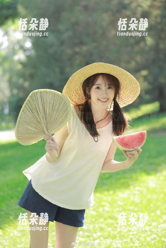 紧急企划 - 黑丝JK写真图包大揭秘：小恩倾情演绎年轻与性感的完美结合.txt