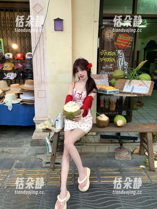 紧急企划 - 美丽校园时光，小恩校服写真集最新更新，不容错过的视觉盛宴！.txt