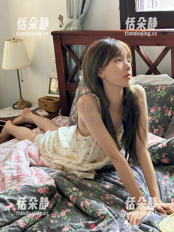 绮梦摄影 - 观看小艺的精选JK图包，感受每一帧作品带来的惊喜与震撼！.txt