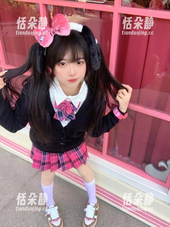 美媛馆 - toro羽住水手服套图分享，揭开青春背后的故事与秘密.txt