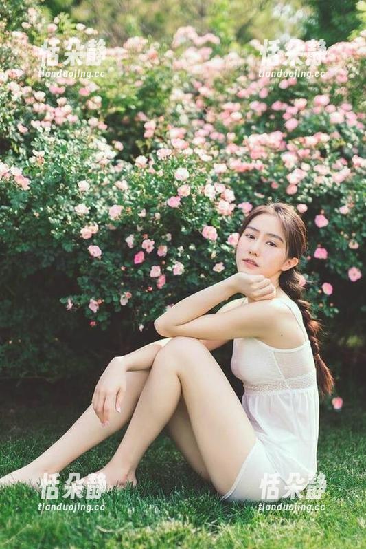 美媛馆 - 最新更新：唐琪儿裸足作品集，展现女性独立与自然之美.txt