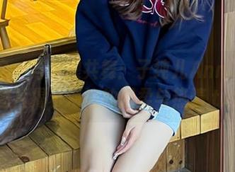 美媛馆 – 与海浪共舞：子纯儿Annie私房图片揭示海边的温柔与热情.txt