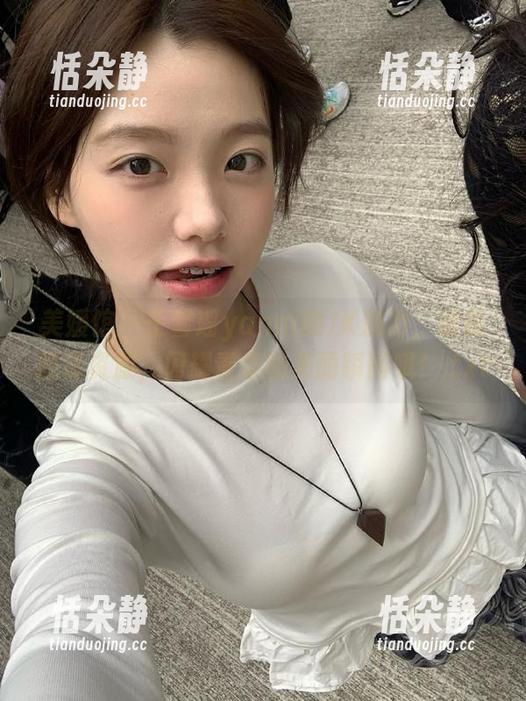 美媛馆 - 王馨瑶yanni的JK魅力，精美图库资源，闪耀青春的美丽瞬间哦！.txt