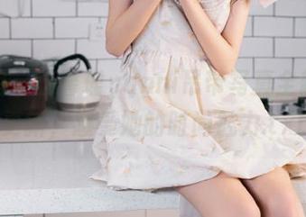 美媛馆 – 王馨瑶yanni吊带写真全新套图更新，感受她的时尚魅力.txt