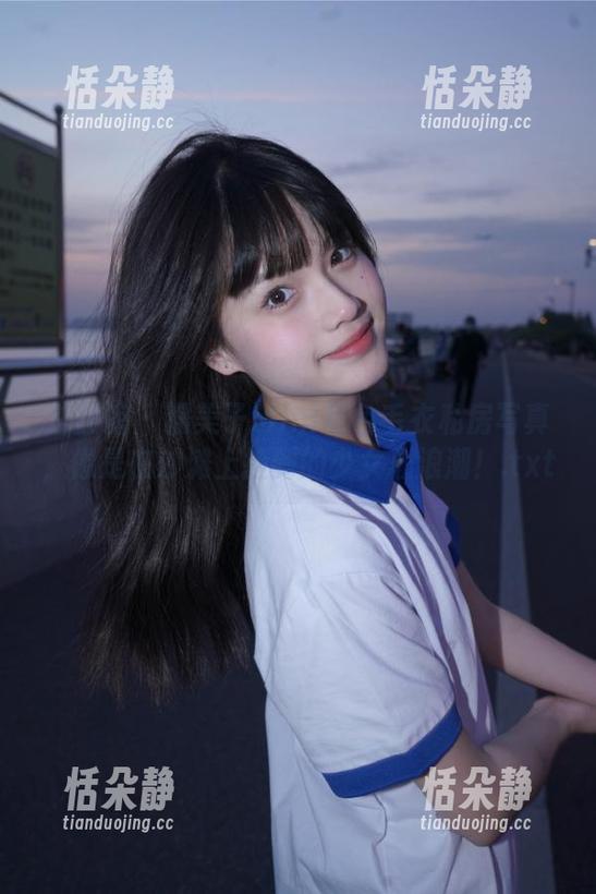 美媛馆 - 糯美子Mini粉色毛衣私房写真，像是在沙滩上捡到的少女心浪潮！.txt