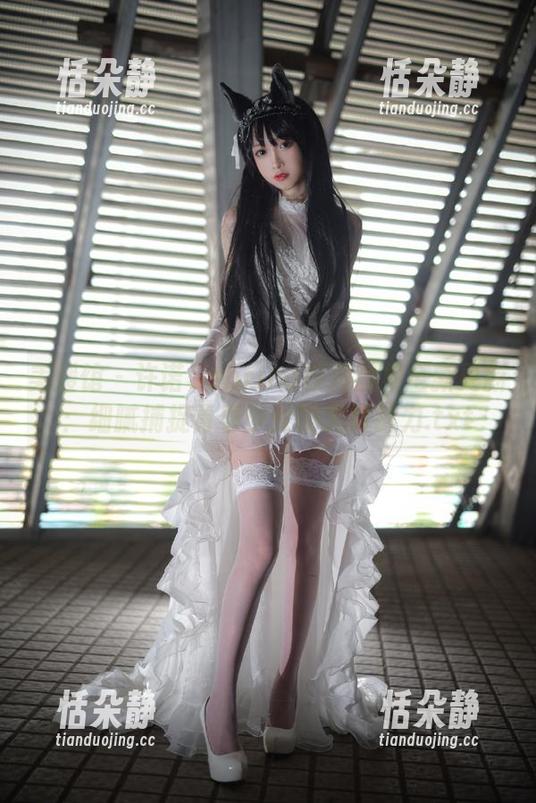 美媛馆 - 许诺Sabrina校园图集全新更新：细腻捕捉青春少女的无尽魅力.txt