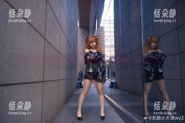 自闭颜球球黑猫写真合集，领略极致幻想与现实交错的艺术.txt