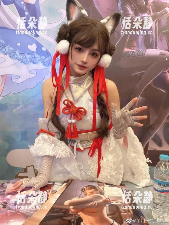 芊川一笑MNK精美《剧情》写真，最新更新图片让你心动不已！.txt