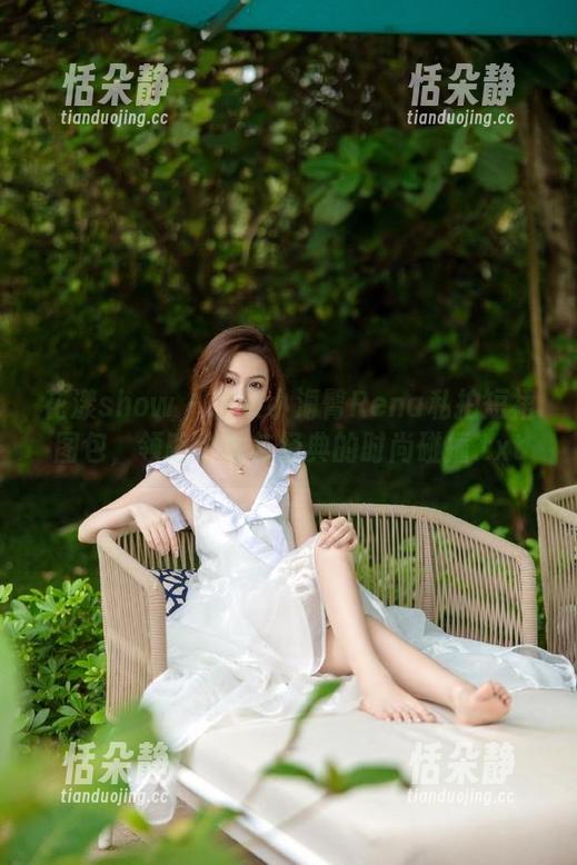 花漾show-小海臀Rena 花漾show - 精致小海臀Rena私拍短裙图包,领略个性与经典的时尚碰撞.txt