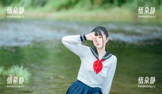 当落落Raku遇上莉莉丝：一组自嘲风满满的写真合集！.txt