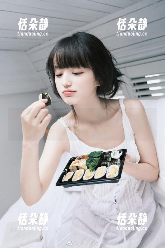 蜜桃社 - 免费图集大放送，Gina纯白写真，直击你的审美底线，笑点满满！.txt