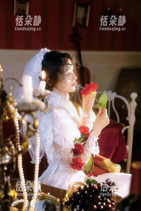 蜜桃社 - 热门摄影师Lra女友美图更新，瞬间定格精彩生活点滴.txt