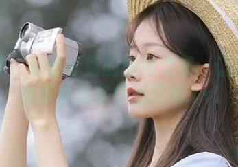 蜜桃社 – 体验冰露的旗袍之美：让高清壁纸带你领略华丽风情.txt