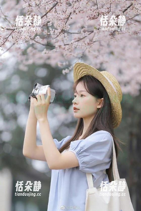 蜜桃社 - 体验冰露的旗袍之美：让高清壁纸带你领略华丽风情.txt