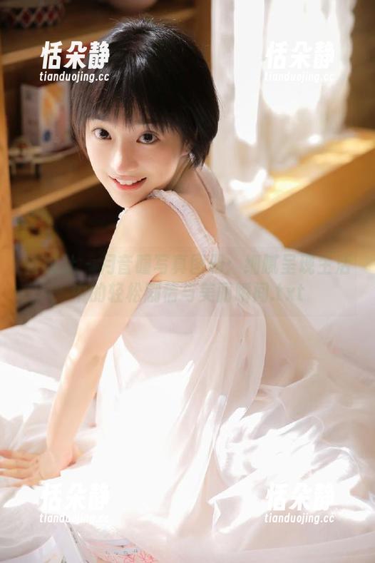 蜜桃社 - 月音瞳写真图册：细腻呈现生活中的轻松剧情与美丽瞬间.txt