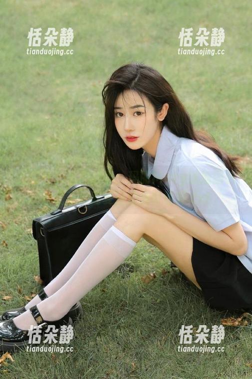 蜜桃社 - 私拍故事：玛丽Mary泳池图包展现了她对夏日的独特诠释.txt