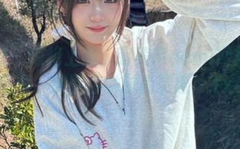 蜜桃社 – 惊艳上演：萌美Moemi网袜全套图集，唤醒你的时尚灵感！.txt