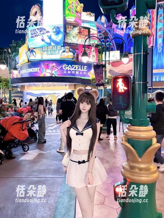 袜涩 - Matilda美腿完美演绎，高清图库为你揭示背后的故事与情感.txt