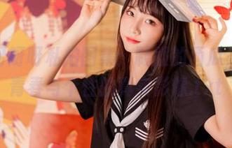 西呱呀呀呀私拍图集：制服的西瓜，释放青春与个性的真实影像.txt