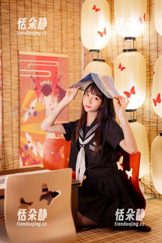 西呱呀呀呀私拍图集：制服的西瓜，释放青春与个性的真实影像.txt